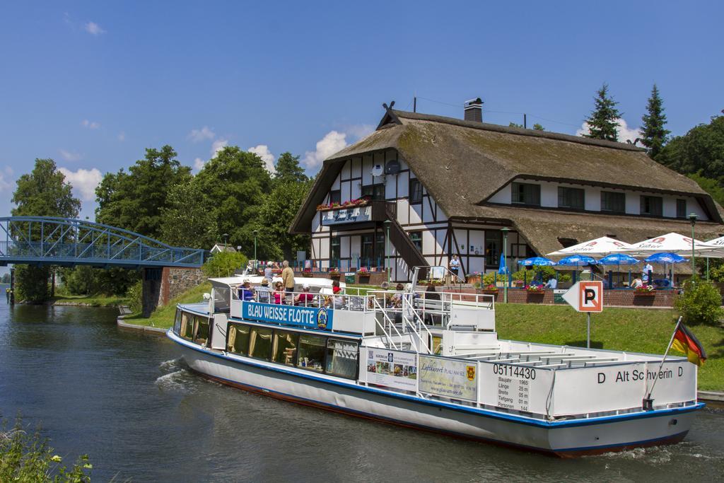 Hotel & Restaurant Lenzer Krug マルヒョー エクステリア 写真