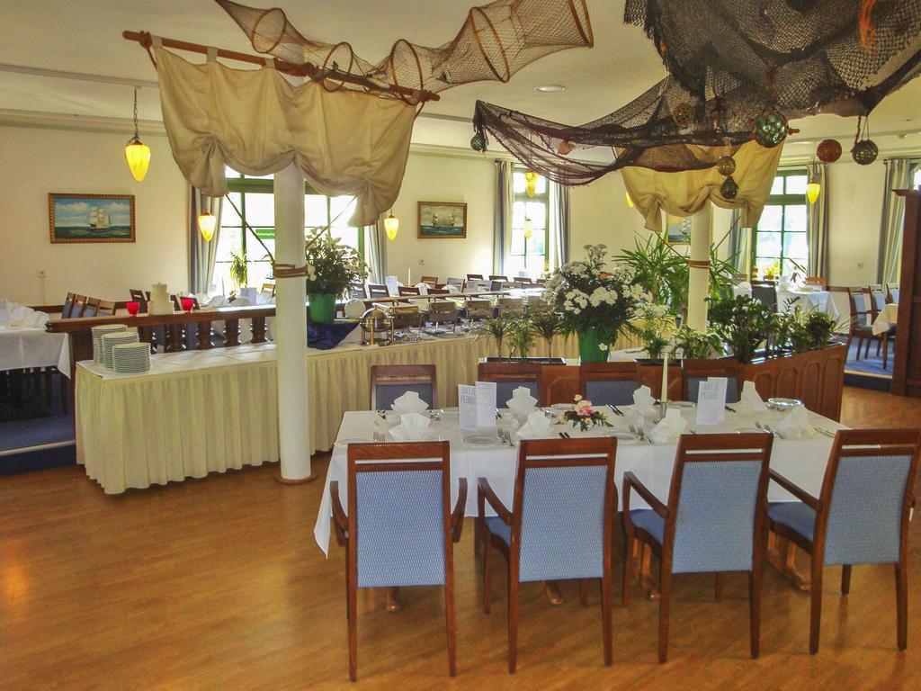 Hotel & Restaurant Lenzer Krug マルヒョー エクステリア 写真