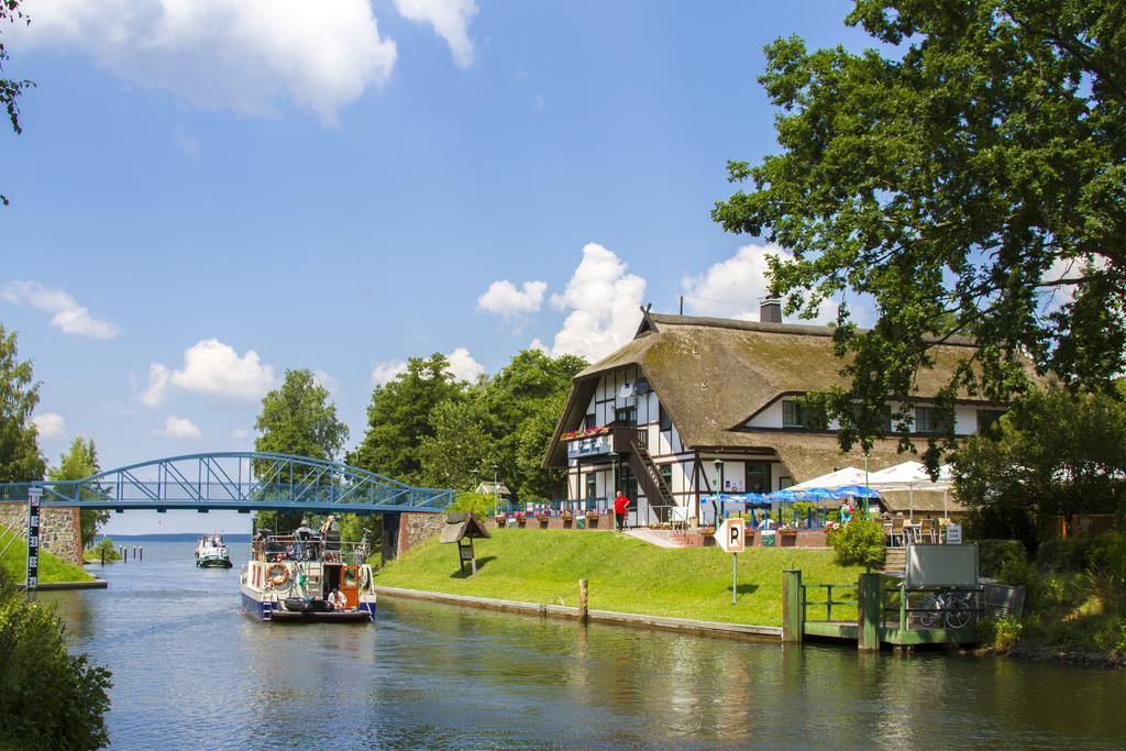 Hotel & Restaurant Lenzer Krug マルヒョー エクステリア 写真