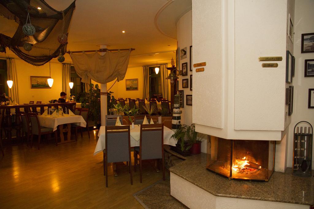 Hotel & Restaurant Lenzer Krug マルヒョー エクステリア 写真